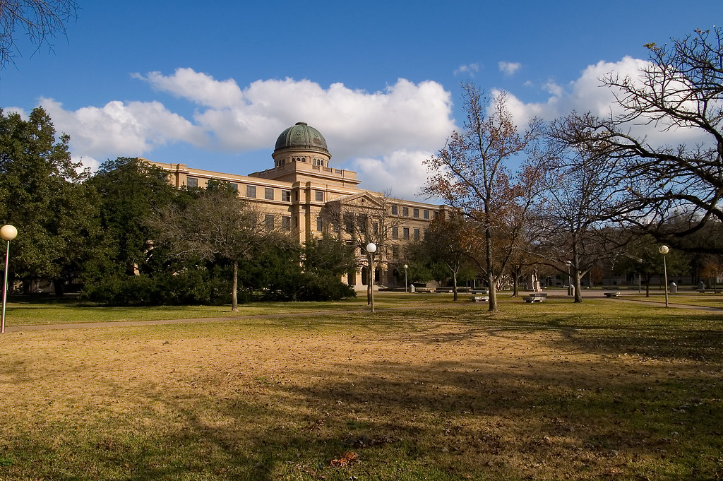 Texas A&M essay image; collegeadvisor.com: a photo of Texas A&M's campus.