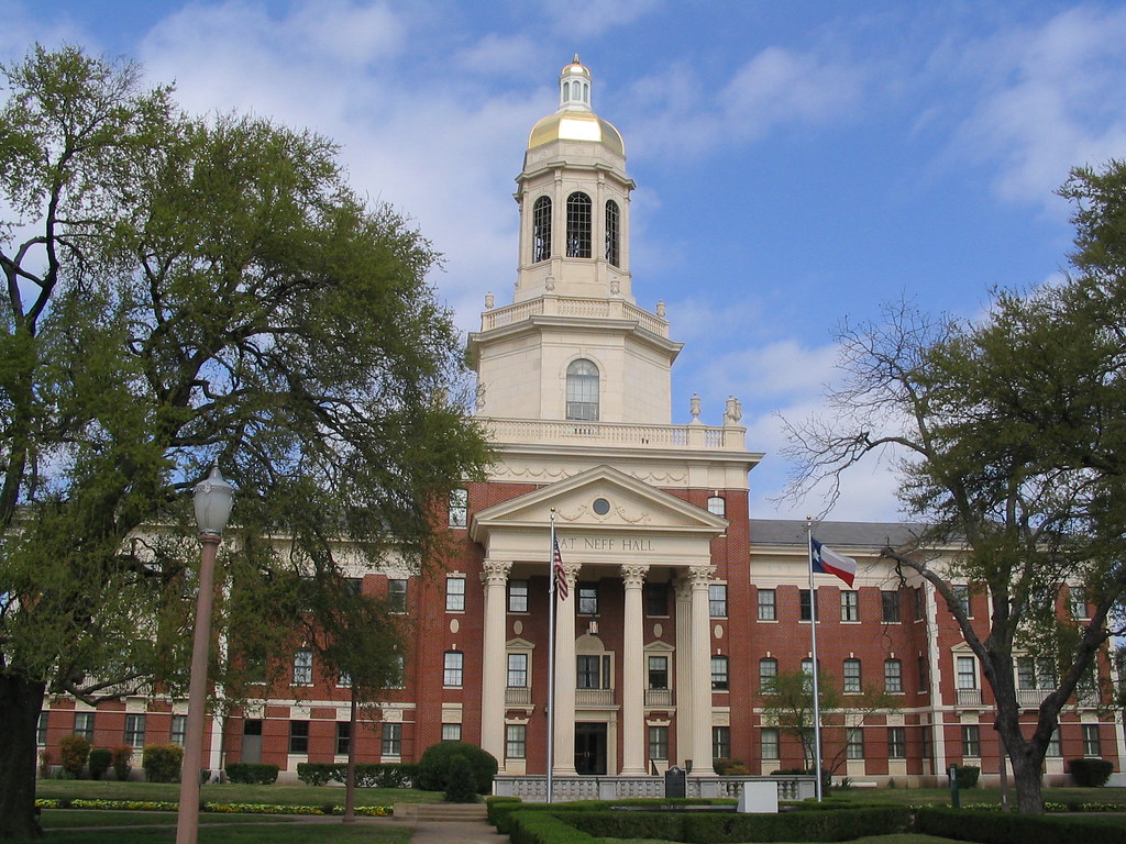 Baylor essay prompts image; collegeadvisor.com: photo of Baylor University's Neff Hall
