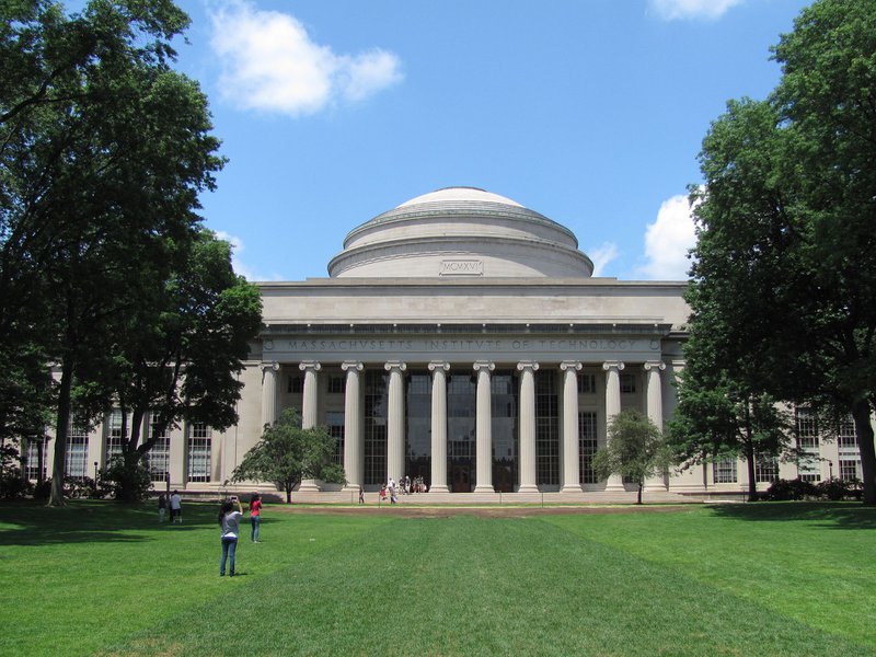 best colleges for economics - MIT