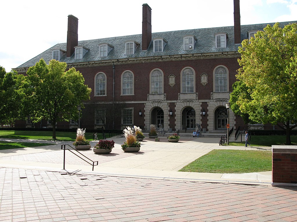How to get into UIUC; collegeadvisor.com image: a photo of UIUC main library