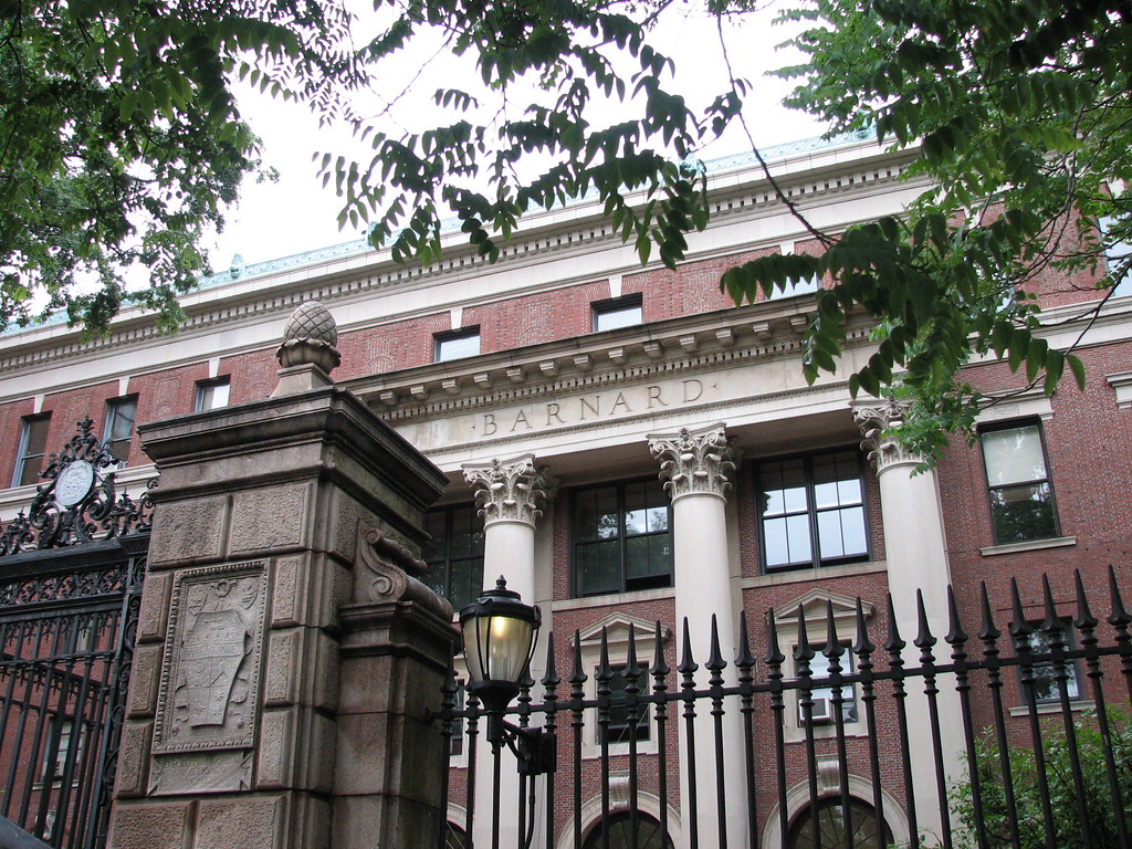 how to get into barnard; collegeadvisor.com image: a photo of barnard campus building