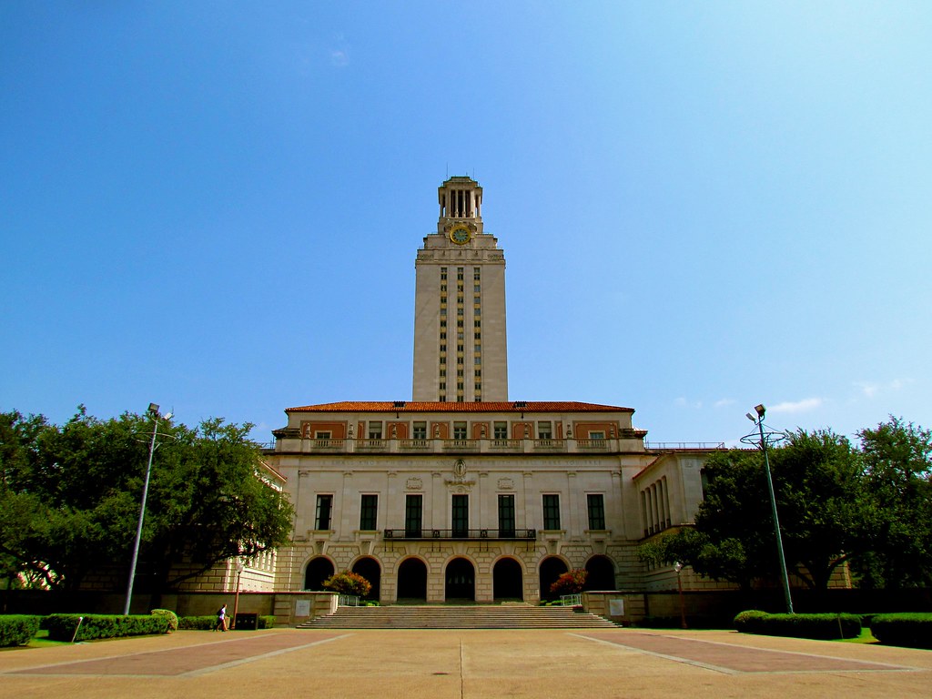 how to get into ut austin; collegeadvisor.com image: photo of ut austin campus building