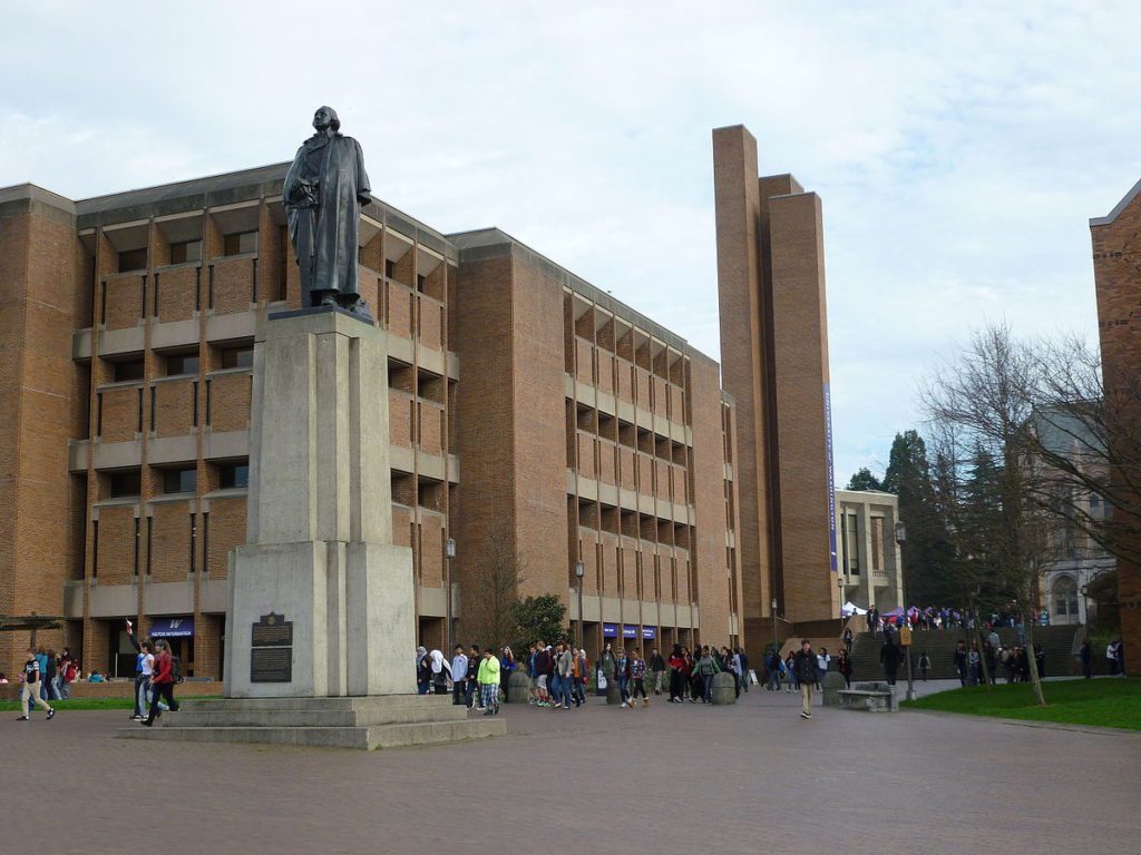 how to get into university of washington; collegeadvisor.com image: a photo of university of washington plaza