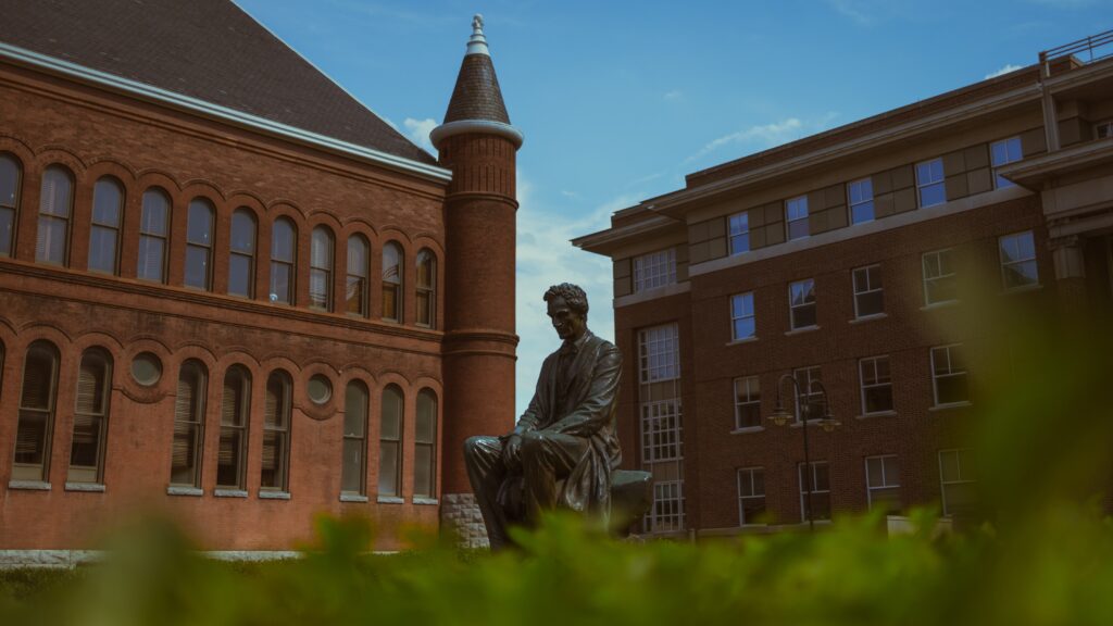 syracuse supplemental essays